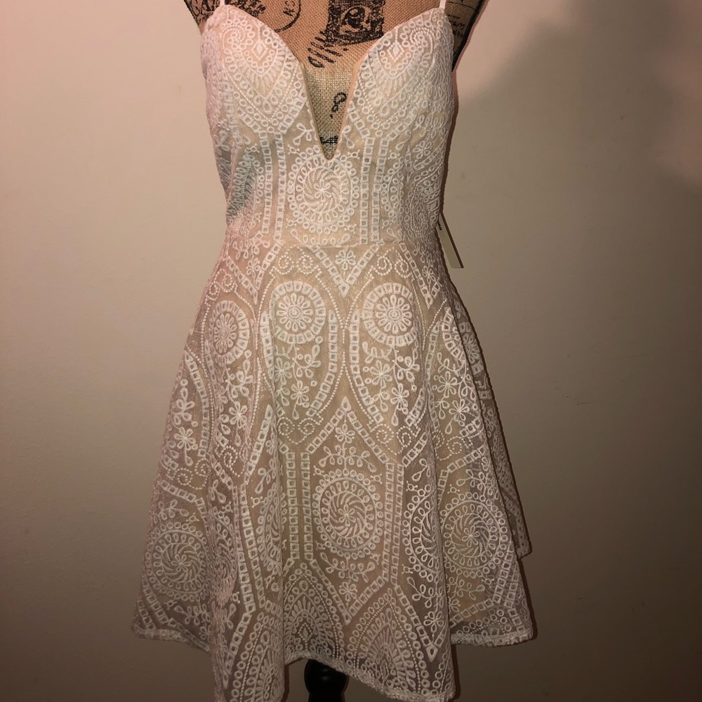 NWT- SAN JOY Deep Sweetheart Neckline Dress